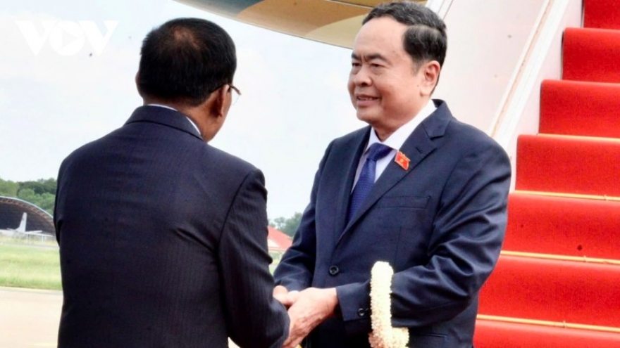 NA Chairman arrives in Phnom Penh for official visit to Cambodia